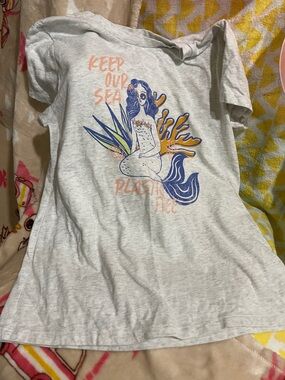 Girls' Light Gray Mermaid Graphic Tee - Keep Our Sea